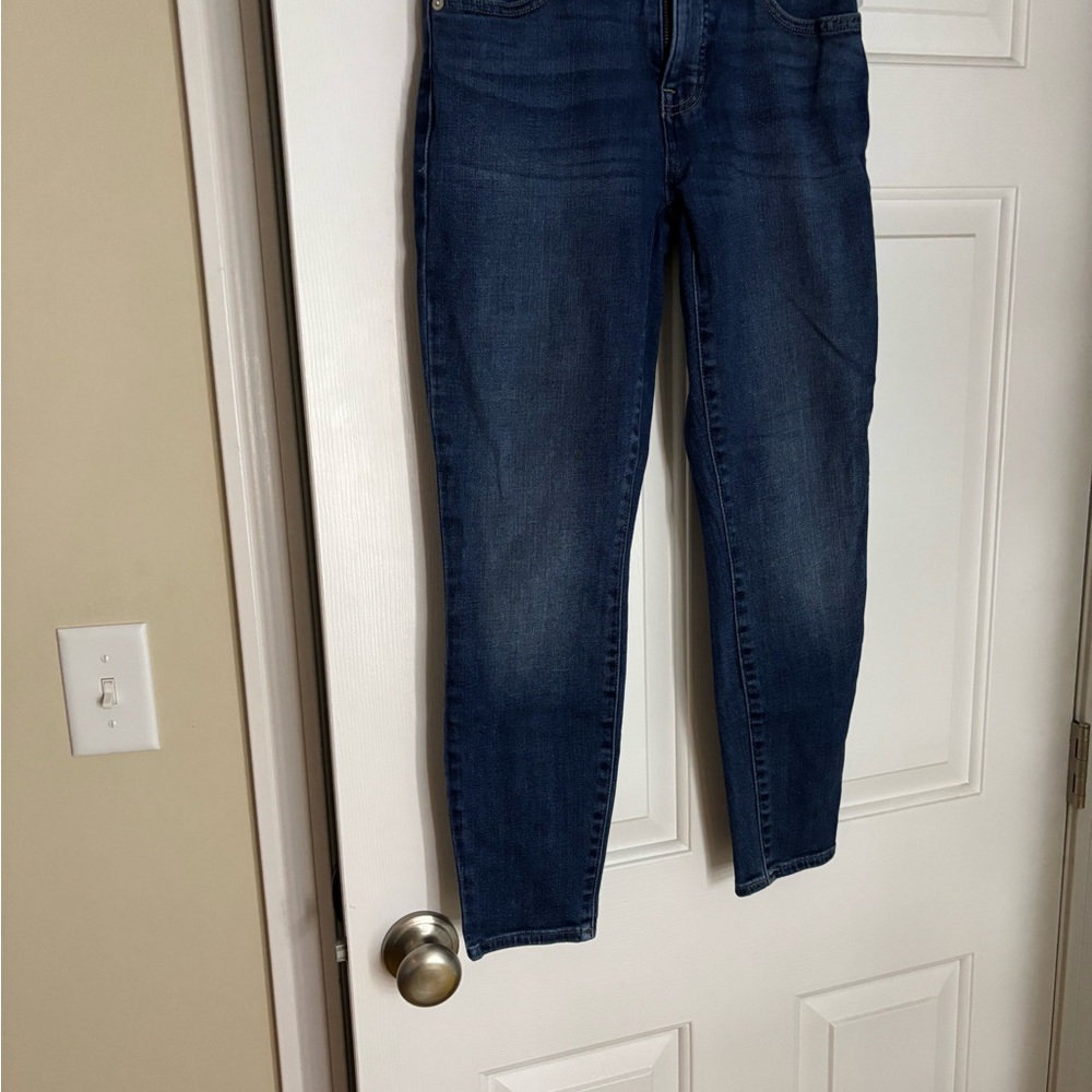 Lucky Jeans Ava Mid Rise crop
Medium-dark wash